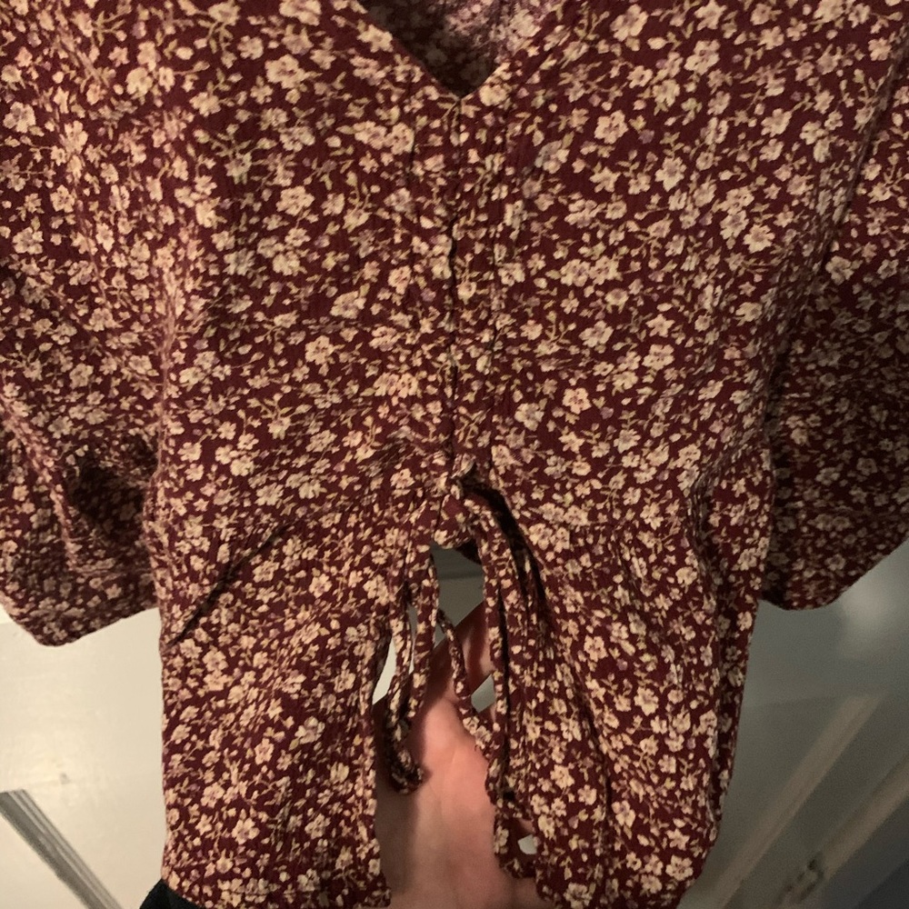 Crop Flowy Rouched Blouse - Picture 3 of 4